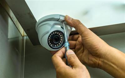 Lắp đặt camera an ninh trong thang máy